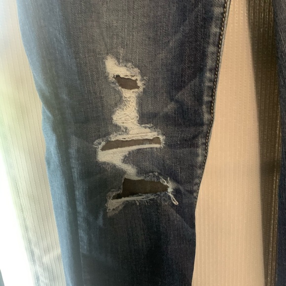 American Eagle ripped jeans - Picture 2 of 3